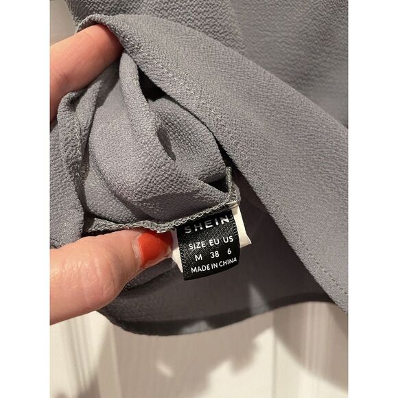 Shein Womens Size M Short Sleeve Blouse Boxy V Neck Buttons On Sleeve - Picture 4 of 4